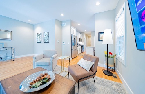 Southmoreland House | Remodeled KC Getaway: Home Away from Home!
