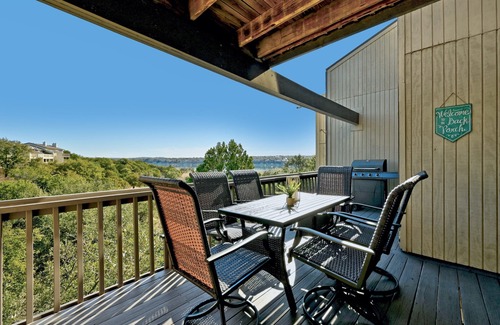 Point Venture House | Remodeled Waterfront w/Putting Green - Sleeps 10