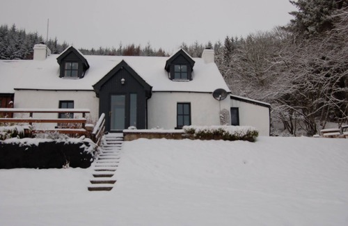 Lochend House | Remote and Rural Traditional Croft house overlooking Loch Ness