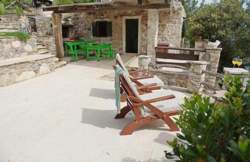Selca House | Remote Beach House Studena Brač