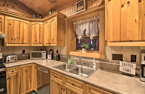 New Castle Cabin | Remote Cabin Retreat By Blue Ridge Mtn Trails