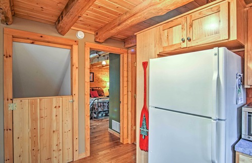 Pentwater Cabin | Remote Pentwater Cabin in the Woods: 5 Mi to Dtwn