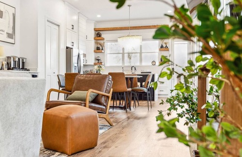East Hill House | Remote Work | Desk, Spa, Sauna