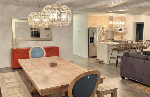 Ocracoke House | “Rendezvous” A Spacious, Newly Renovated 4BR Charmer