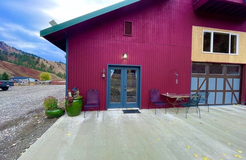 Cashmere Apartment | Rendezvous Ranch horse training, month rental only