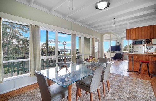 Wye River House | Renovated 1950s beach shack. Private with magnificent ocean view