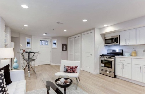Bloomingdale Apartment | Renovated 2 bed/2 full bath with PRIVATE ENTRANCE, outdoor patio in central DC