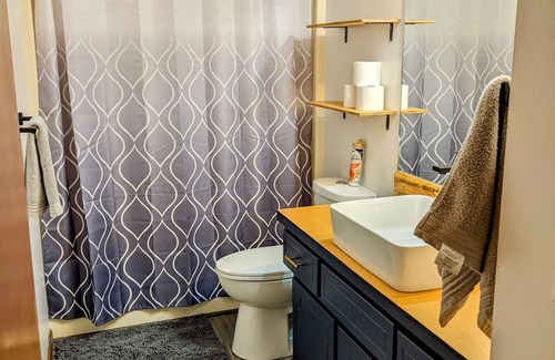 Pottawattamie County Apartment | Renovated 2-bed apt, right next to downtown Omaha