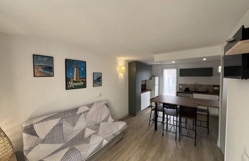 Port Leucate Villa | Renovated 2-BR Villa with AC, Private Terrace & Pool Access