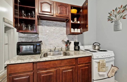 Norris Square Apartment | Renovated 2BR w/Amenities