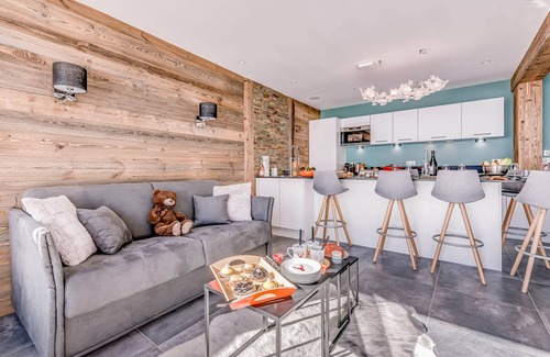 Tignes le Lac Apartment | Renovated 3* apartment, sleeps 6, glacier view, hotel services included, 2 suites