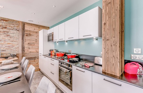 Tignes le Lac Apartment | Renovated 3* apartment, sleeps 6, glacier view, hotel services included, 2 suites