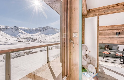 Tignes le Lac Apartment | Renovated 3* apartment, sleeps 6, glacier view, hotel services included, 2 suites
