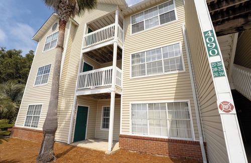 Indian Bayou Condo | Renovated 3BR 1st-Floor Pool+Gym 1 mi to Henderson Beach 3-Night Min