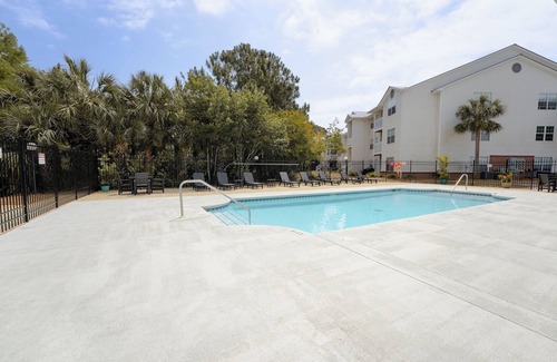 Indian Bayou Condo | Renovated 3BR 1st-Floor Pool+Gym 1 mi to Henderson Beach 3-Night Min