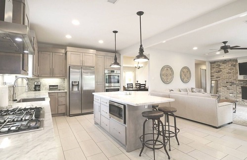Houston House | Renovated 4 Bedroom, 3 Bath Private Home Fully-furnished near MDA, TMC, Galleria