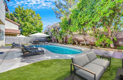Green Valley North House | Renovated 4BR Oasis with Pool Gameroom Minutes from Strip