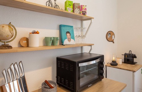 Bad Oeynhausen Apartment | Renovated apartment with Netflix & box spring bed