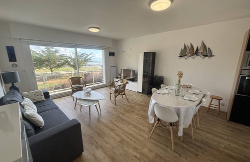 Finistere Apartment | Renovated apartment facing the beach