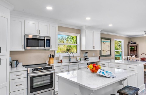 Indian Pass House | Renovated! Beachfront on IP, Dog Friendly w/Boat Parking!