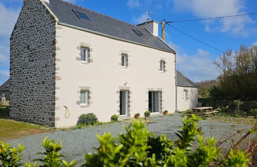 Plouguerneau Ski Chalet | Renovated Breton house 2 minutes from a pretty beach and direct access to the GR34 trails