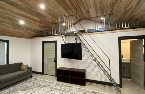 Burlington Cabin | Renovated Cabin between Yellowstone and Big Horn Mountains