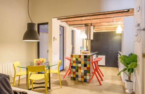 Gracia House | Renovated Charming & Modern 2BR Loft in Gracia WIFI + Parking 30m away Ramblas