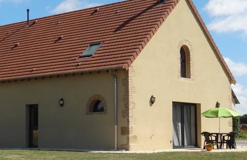 Chapeau Cottage | Renovated cottage in Chapeau with wifi, terrace and parking