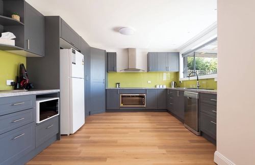 Invermay House | Renovated Delight in Invermay: WiFi & Parking