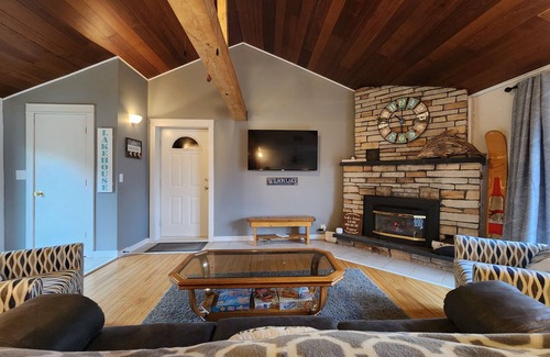 Phillips House | Renovated Family-Friendly Home Steps From the Shores of Wilson Lake
