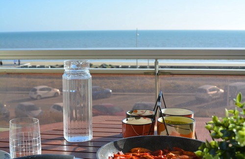 Saint-Hilaire-de-Riez Apartment | Renovated apartment with sea view - Esplanade St Jean de Monts - Free Wifi