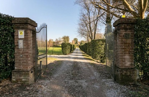 Capannori House | Renovated Grange in a Renaissance Villa Park