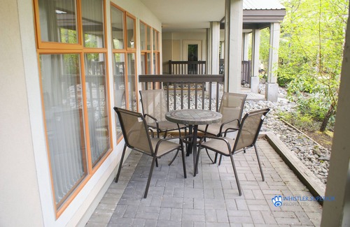 Village North Condo | Renovated Ground Floor Condo. Spacious Floor Plan, Pool & Hot Tub Onsite