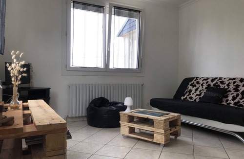 Cotes d'Armor House | Renovated house, small sea view, 5 minutes from beaches and GR34. Pets allowed