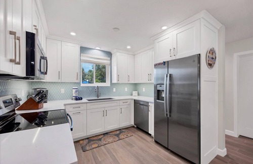 Saint Armands Key Condo | Renovated Kingston Arms 2brm Ground floor Walk to beach