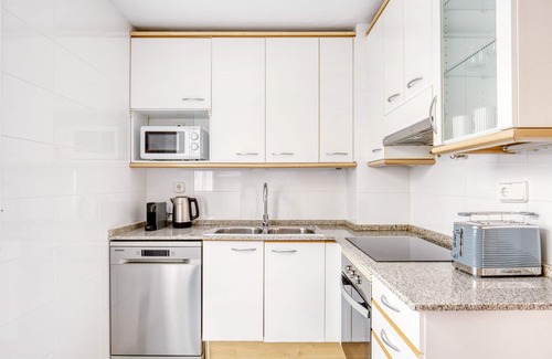 La Vila Olimpica del Poblenou Apartment | Renovated La Vila Olimpica del Poblenou 3BR w/Balcony, by Blueground