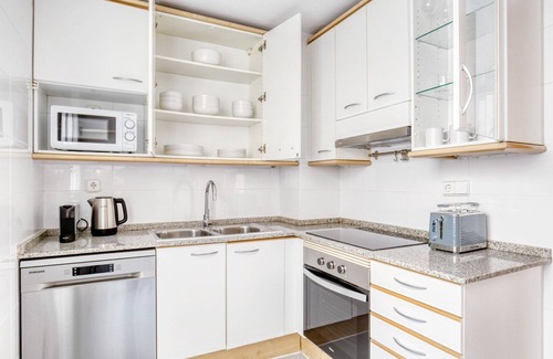 La Vila Olimpica del Poblenou Apartment | Renovated La Vila Olimpica del Poblenou 3BR w/Balcony, by Blueground