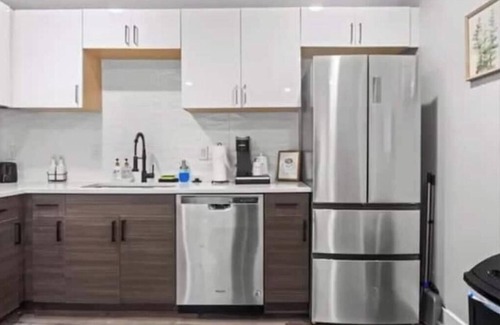 Knox - Henderson Condo | Renovated Lux-Mod 1 BR Condo