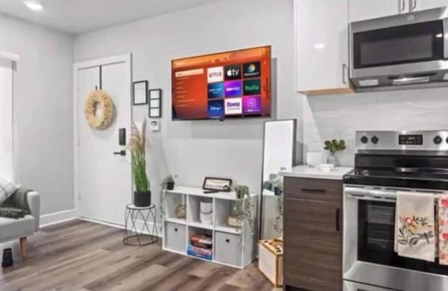 Knox - Henderson Condo | Renovated Lux-Mod 1 BR Condo