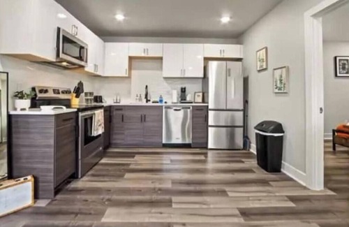 Knox - Henderson Condo | Renovated Lux-Mod 1 BR Condo