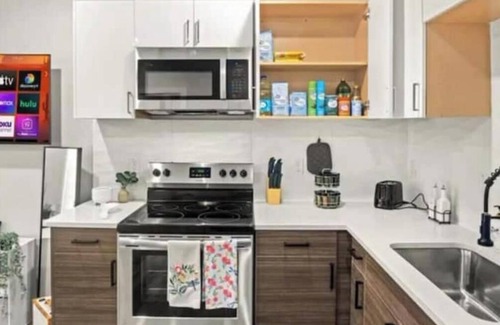 Knox - Henderson Condo | Renovated Lux-Mod 1 BR Condo