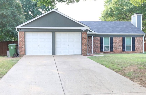 Flower Mound House | Renovated modern Flower Mound home close to DFW airport