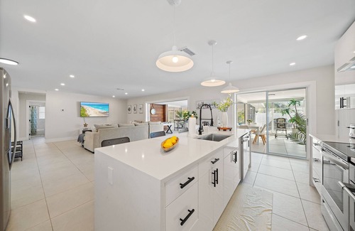 Long Meadow House | Renovated Modern Spacious Ranch with Pool near Siesta Key Beach and Downtown SRQ