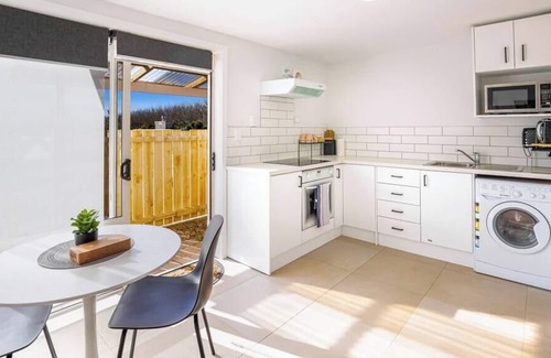 Grey Lynn Apartment | Renovated studio in Grey Lynn!