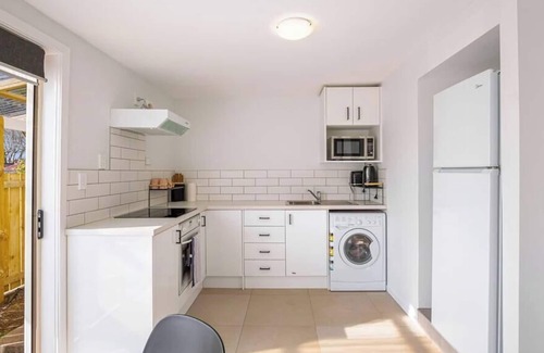 Grey Lynn Apartment | Renovated studio in Grey Lynn!