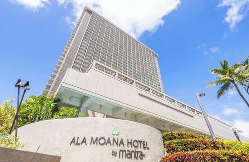 Ala Moana Condo | Renovated, Stunning Views Condo Hotel 1711