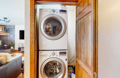 Eagle-Vail House | Renovated townhouse near downtown Avon & trails w/decks, washer/dryer, free WiFi