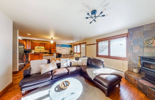 Eagle-Vail House | Renovated townhouse near downtown Avon & trails w/decks, washer/dryer, free WiFi