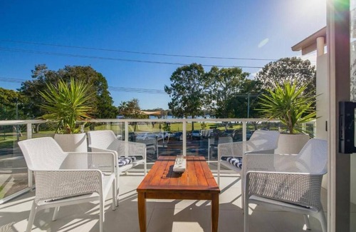 Noosaville House | Renovated Townhouse on the River by Stay Noosa