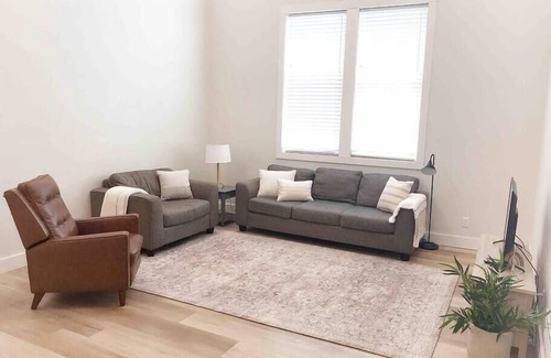 Chassell House | Renovated Townhouse On The Water #4